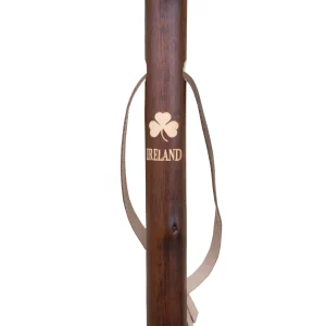 jachtstok kastanjehout gegraveerd klaverplant ierland logo
