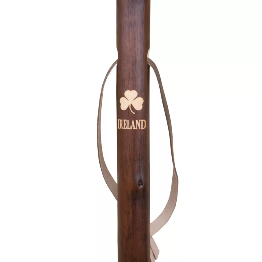 jachtstok kastanjehout gegraveerd klaverplant ierland logo